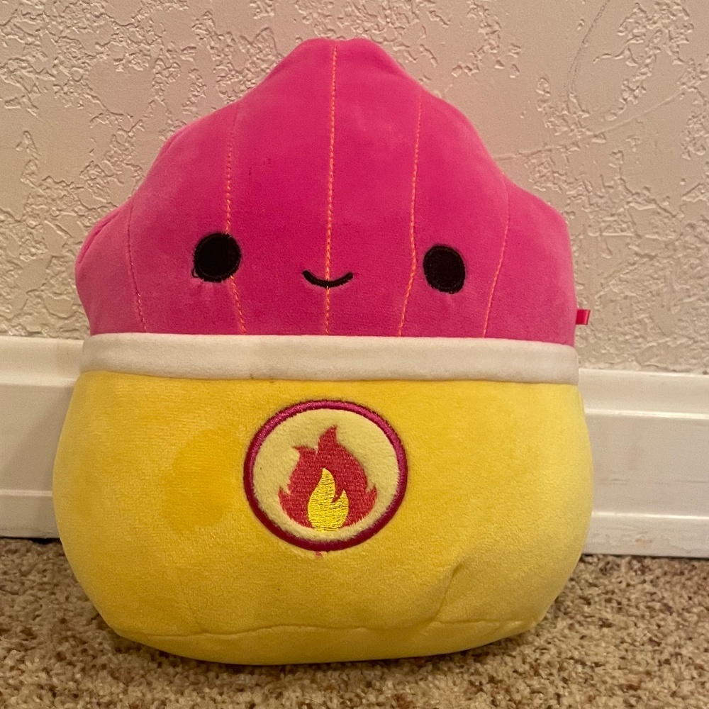Mariska the Flamin’ Hot Fries 8” Squishmallow